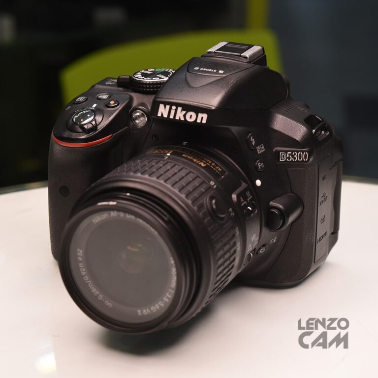 دوربین کارکرده نیکون مدل nikon D5300 به همراه لنز 18-140