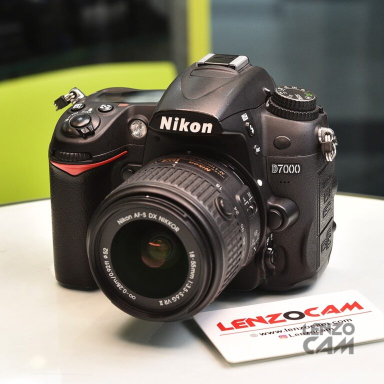 دوربین دست دوم نیکون مدل Nikon D7000 به همراه لنز 55-18